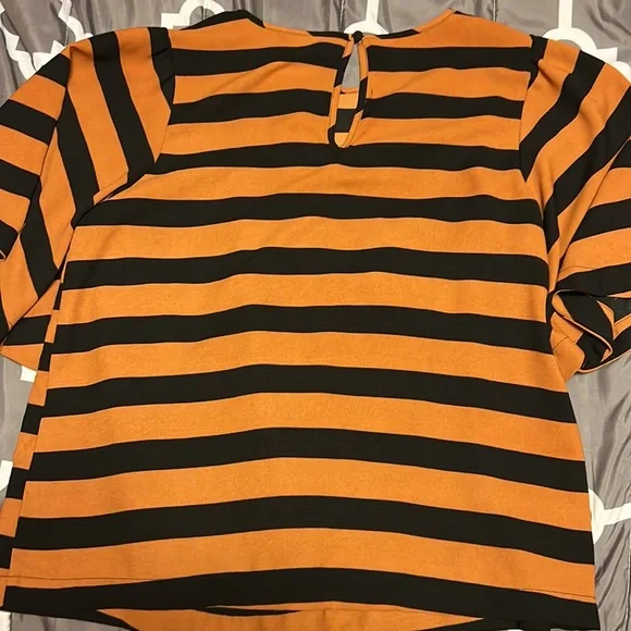 Brown and black striped shirt - Picture 2 of 3